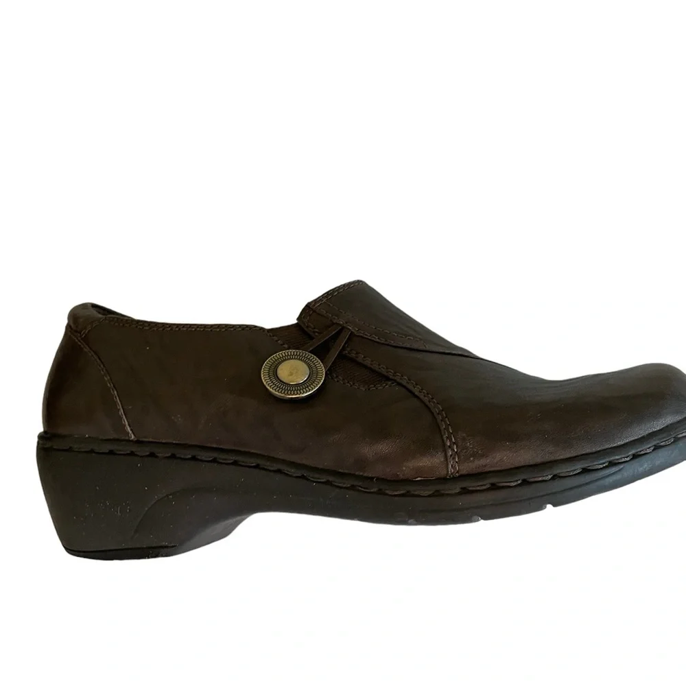 Clarks distressed brown
